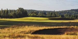 Landeryd är en av Sveriges största golfanläggningar, som alltid erbjuder något nytt att upptäcka. Vi har tre natursköna, varierade och utmanande 18-hålsbanor strax utanför Linköping.